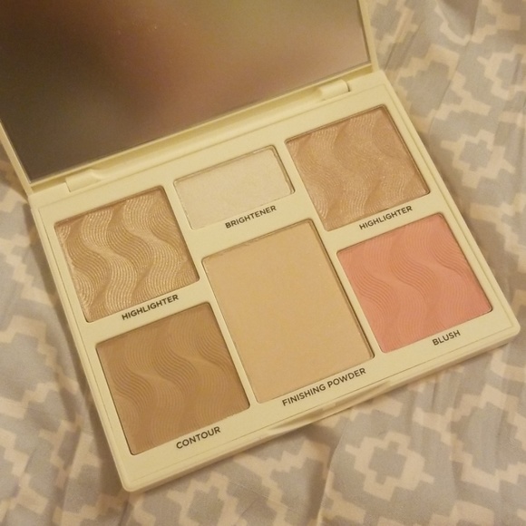 Face Pallette and brush bundle - Picture 2 of 6